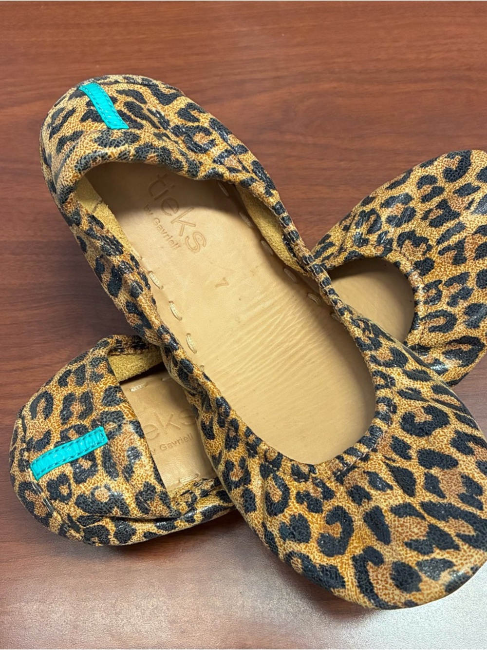 Tieks Leopard Print Ballet Flats 
Ladies Size 7 - Picture 4 of 4